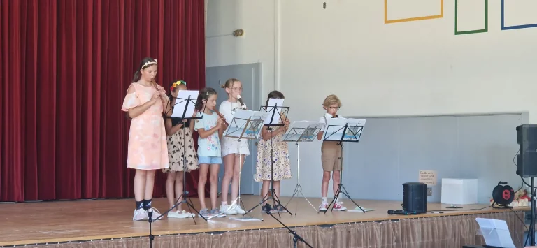 Schulschlussfeier am Standort Full-Reuenthal