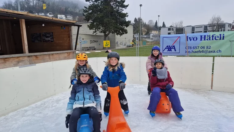 Letzter Schultag auf dem Eisfeld