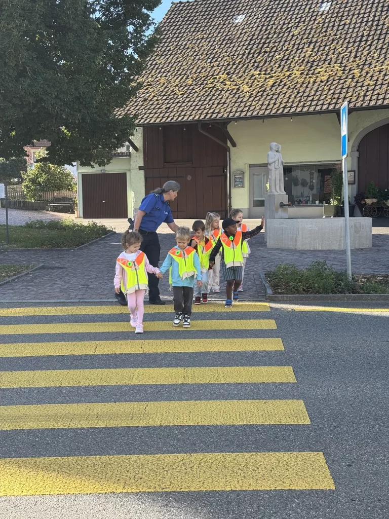 „Warte, luege, lose, laufe!“ – Verkehrserziehung in der Mäusegruppe