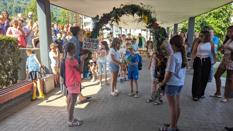 Mit Liedern, Blumen und Sonne ins Abenteuer Schule