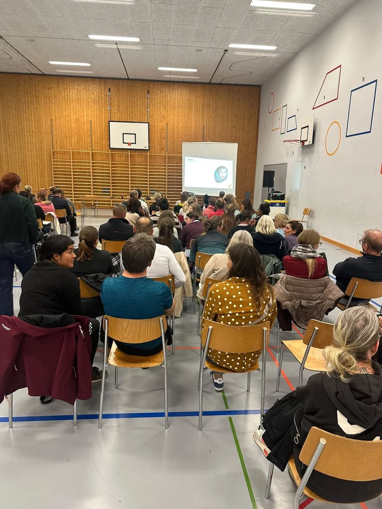 Ein bewegender Elternabend zum Thema Mobbing und Cybermobbing